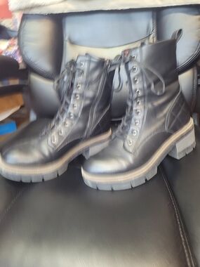 B.O.C Women's Black Lace-Up Boots Woth Zipper- Size 9.5